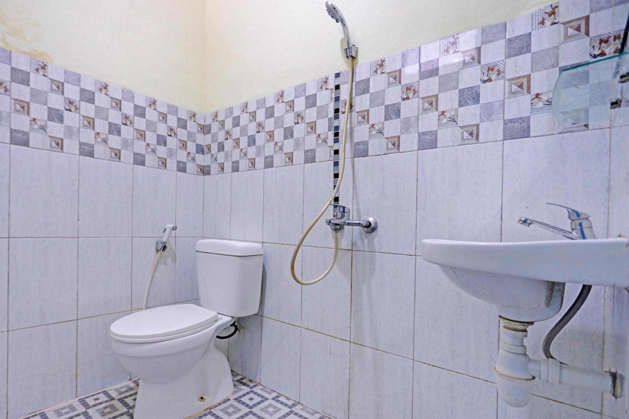 Oyo 92322 Hasan House Syariahnearpelabuhan Feri Harbor Bay Нагоя Екстериор снимка